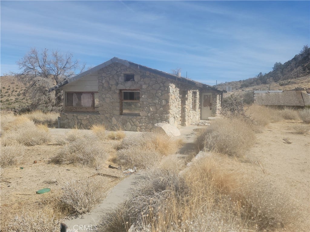 300 E Z12 Street, Llano, CA 93544 300 E Z12 Street, Llano, CA 93544