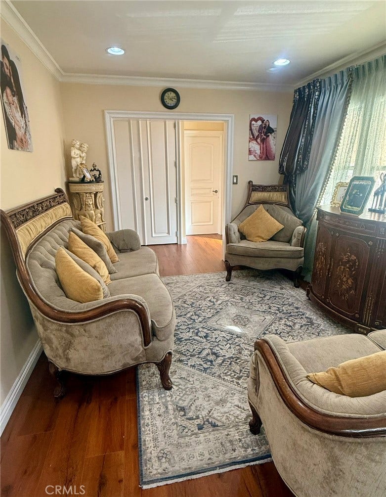 3100 Charing Cross Rd, Glendale, CA 91206 Dining room/ den
