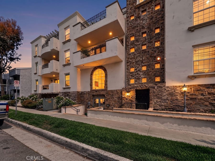 Property photo for 12407 Moorpark Street, #104, Studio City, CA