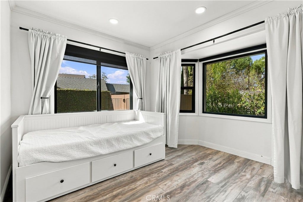 4548 Loma Vista, La Canada Flintridge, CA 91011 4548 Loma Vista, La Canada Flintridge, CA 91011