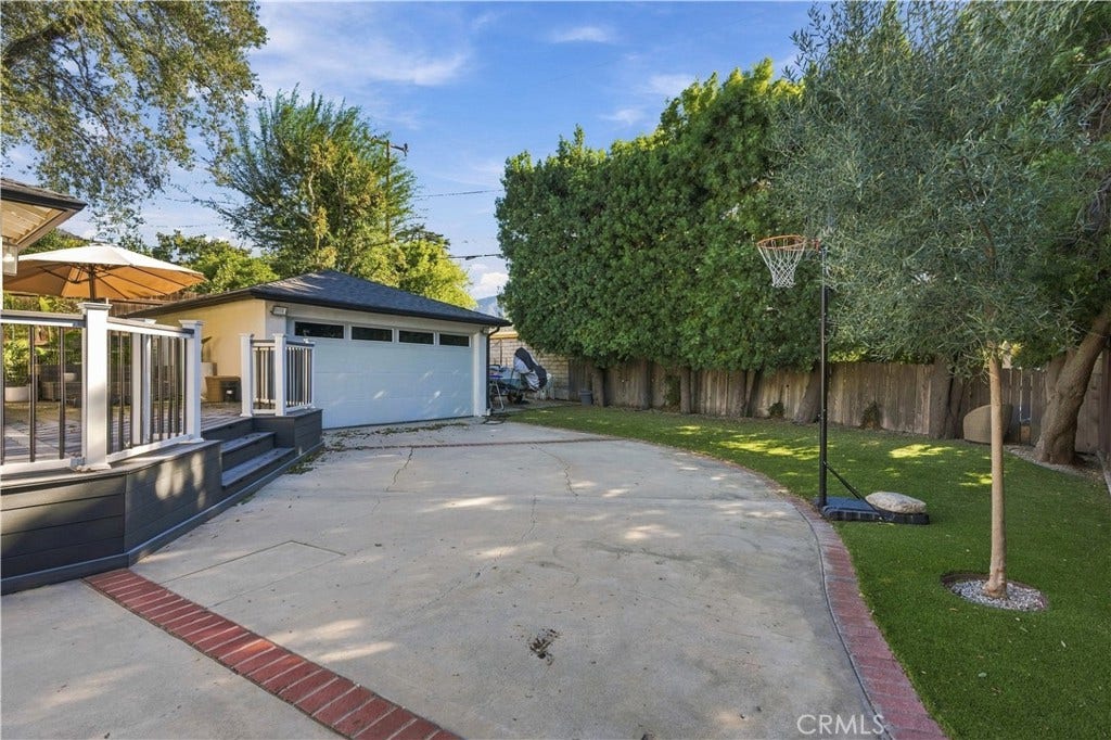 4548 Loma Vista, La Canada Flintridge, CA 91011 4548 Loma Vista, La Canada Flintridge, CA 91011