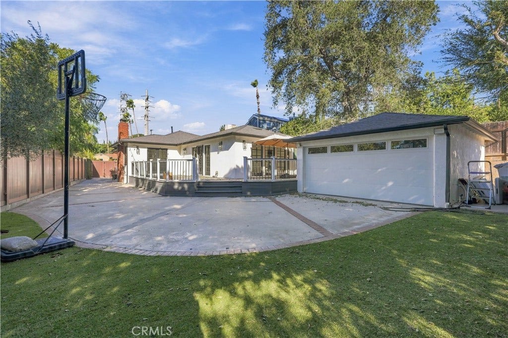 4548 Loma Vista, La Canada Flintridge, CA 91011 4548 Loma Vista, La Canada Flintridge, CA 91011