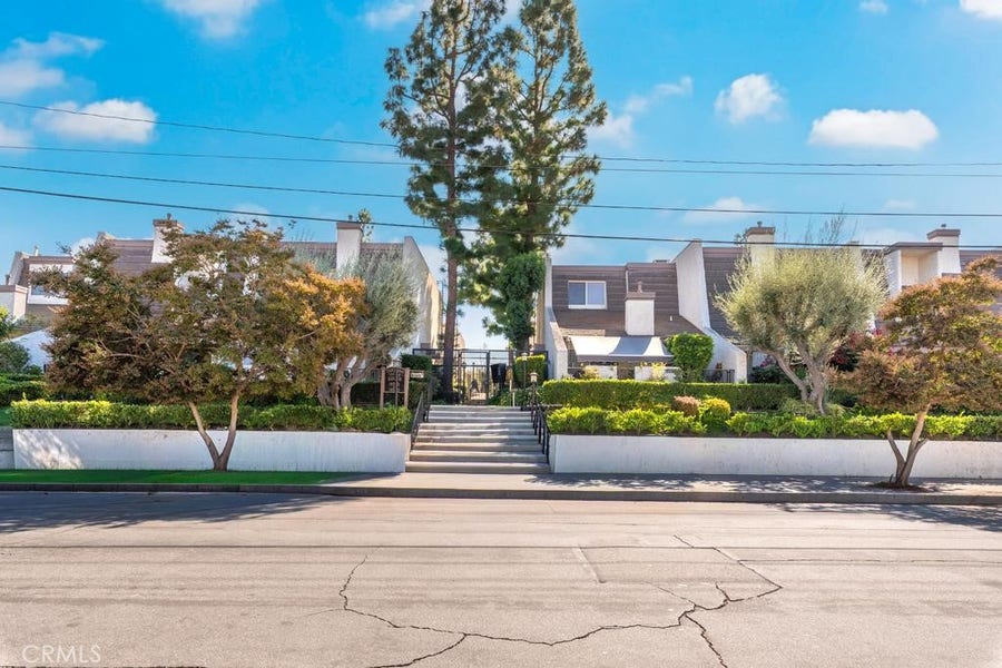 Property photo for 18340 Collins, #D, Tarzana, CA