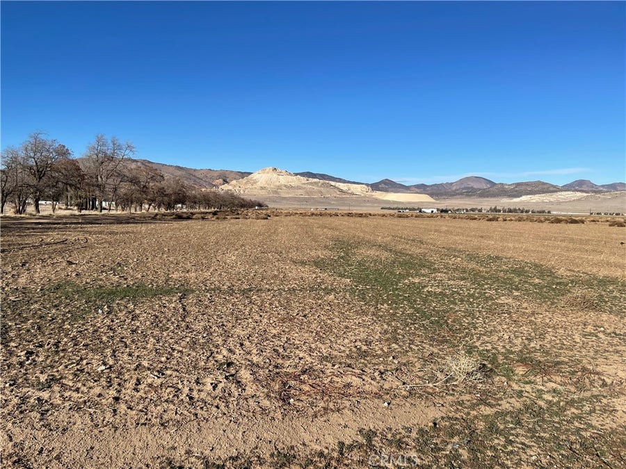 Property photo for 20028 Tehachapi Willow Springs Rd, Tehachapi, CA