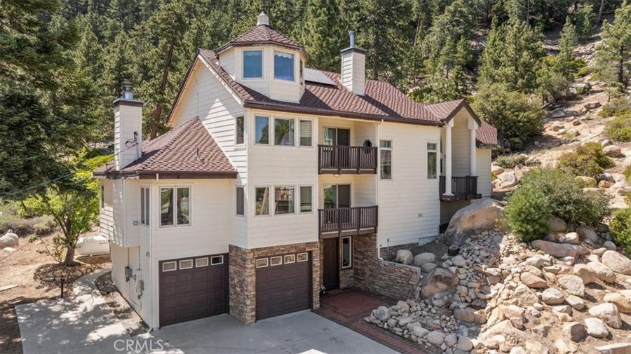 Property photo for 38512 North Shore Drive, Fawnskin, CA