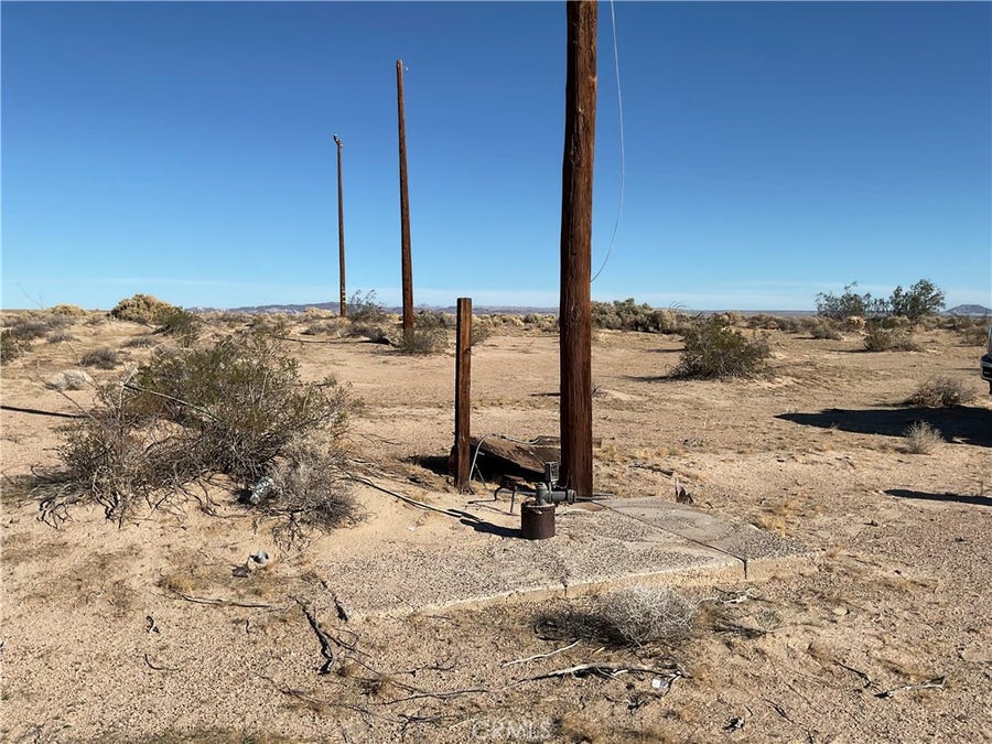 Property photo for 47039 Palma Vista Rd, Newberry Springs, CA