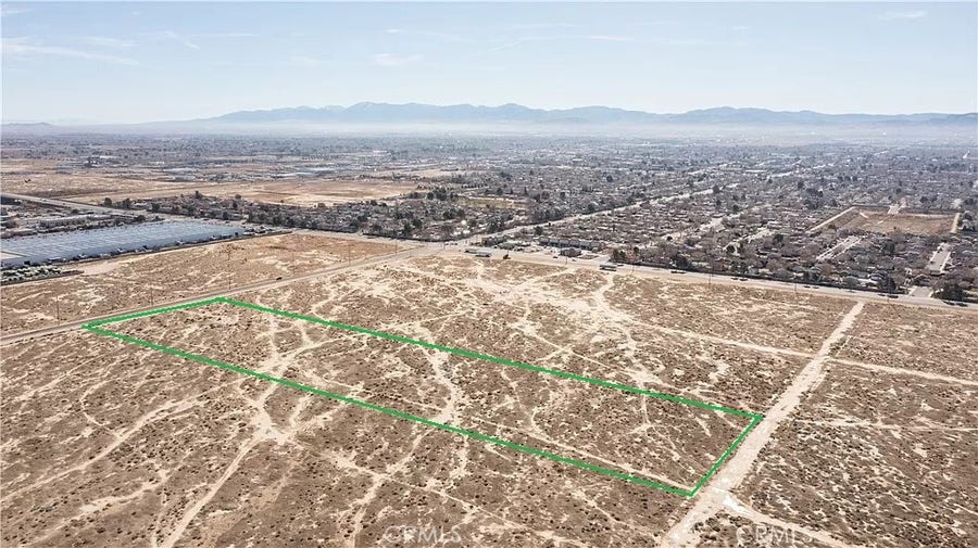 Property photo for 46135 10th St W, Lancaster, CA