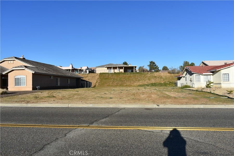Property photo for 26510 Silver Lakes Parkway, Helendale, CA