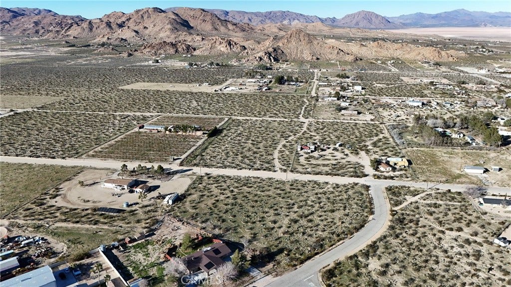 723 Clark Road, Lucerne Valley, CA 92356 723 Clark Road, Lucerne Valley, CA 92356