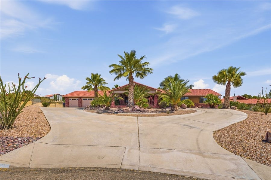 Property photo for 16385 Kamana Court, Apple Valley, CA