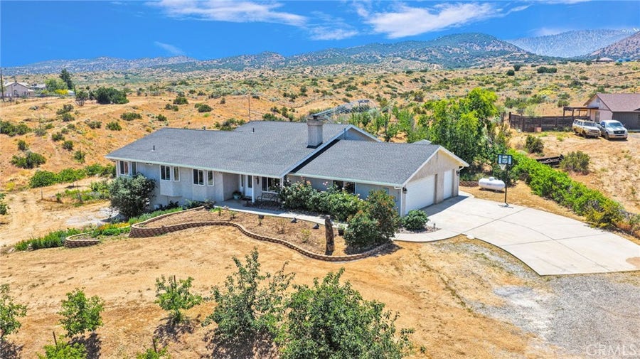 Property photo for 5137 Cygnet, Phelan, CA