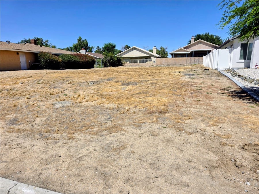 Property photo for 13415 Sea Gull Drive, Victorville, CA