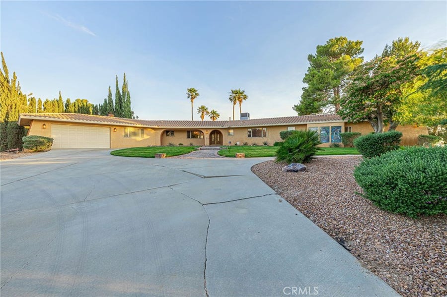 Property photo for 19459 Shasta Road, Apple Valley, CA