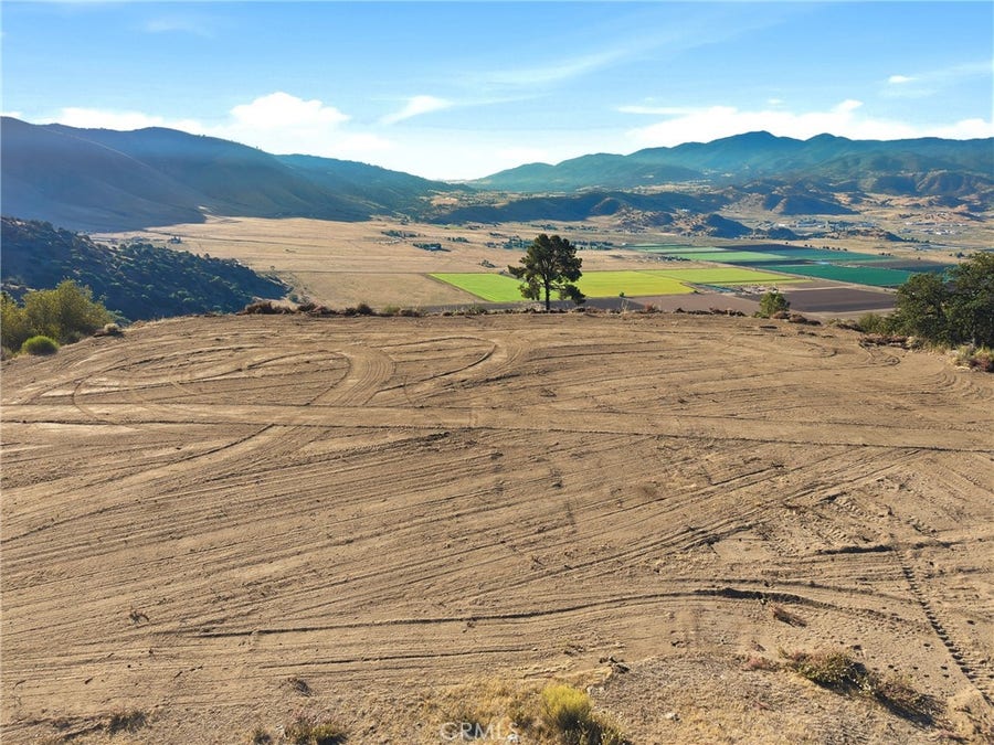 Property photo for 26400 Skyline Drive, Tehachapi, CA
