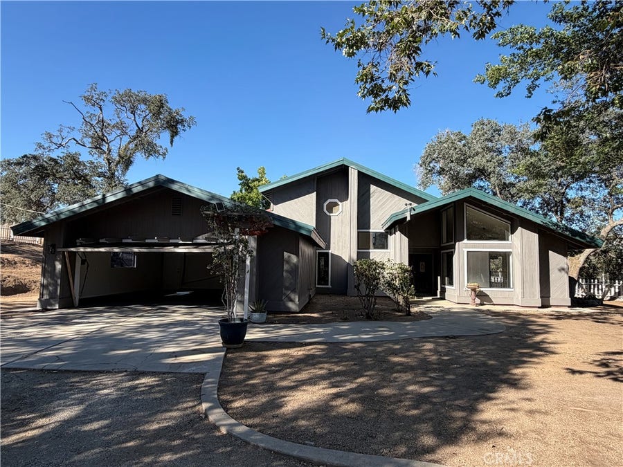 Property photo for 29642 Hart Oaks Drive, Keene, CA