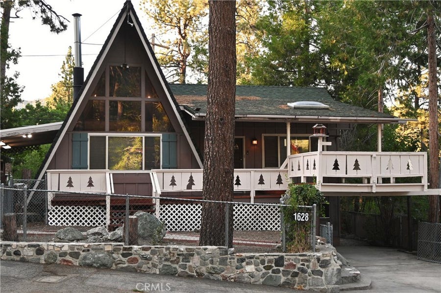 Property photo for 1628 Thrush, Wrightwood, CA