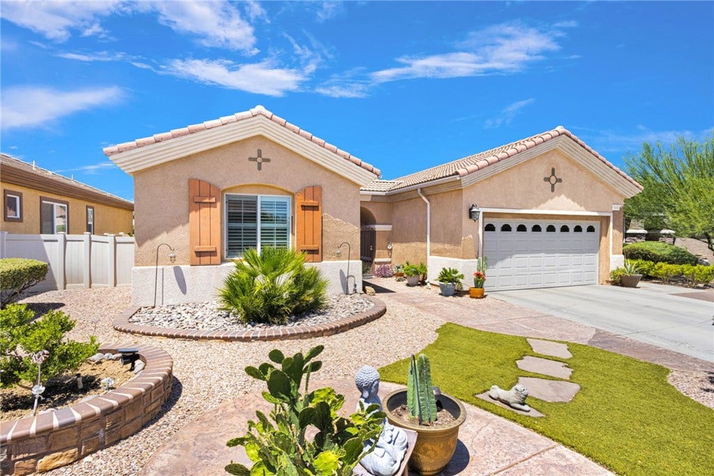 10402 Nobleton, Apple Valley, CA 92308 Custom landscaping!