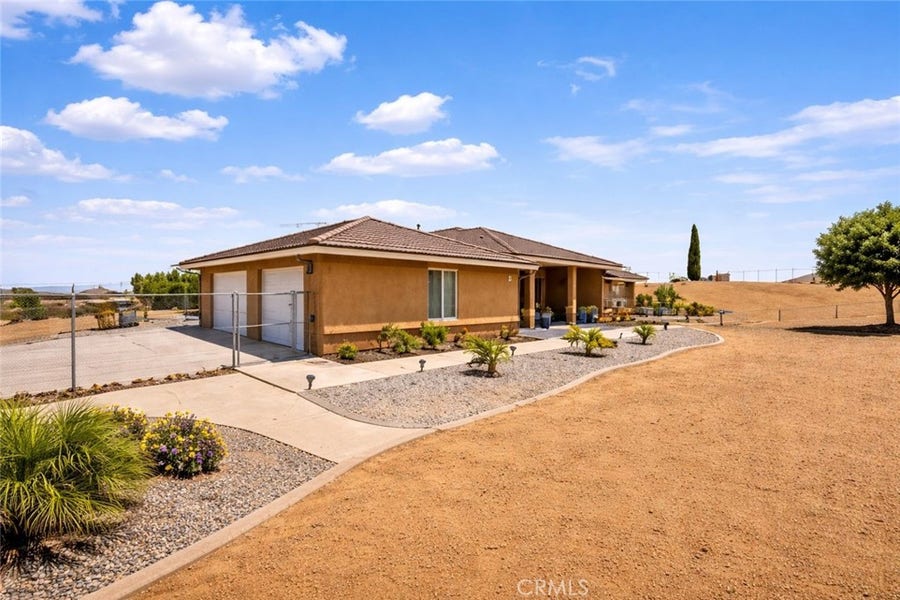 Property photo for 6797 Blue Rose, Oak Hills, CA