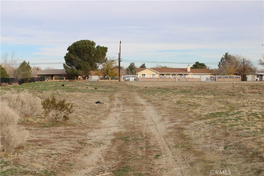 Property photo for 2 E Avenue S2, Sun Village, CA