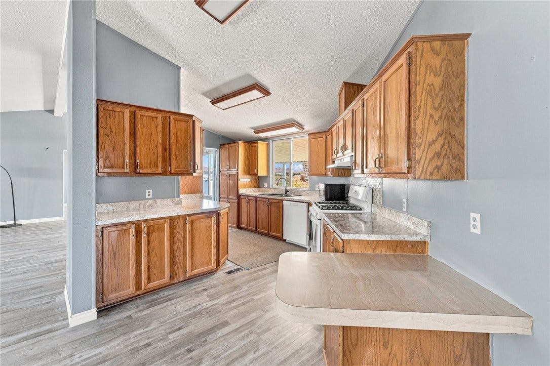 20843 Waalew, #C6, Apple Valley, CA 92307 20843 Waalew, #C6, Apple Valley, CA 92307