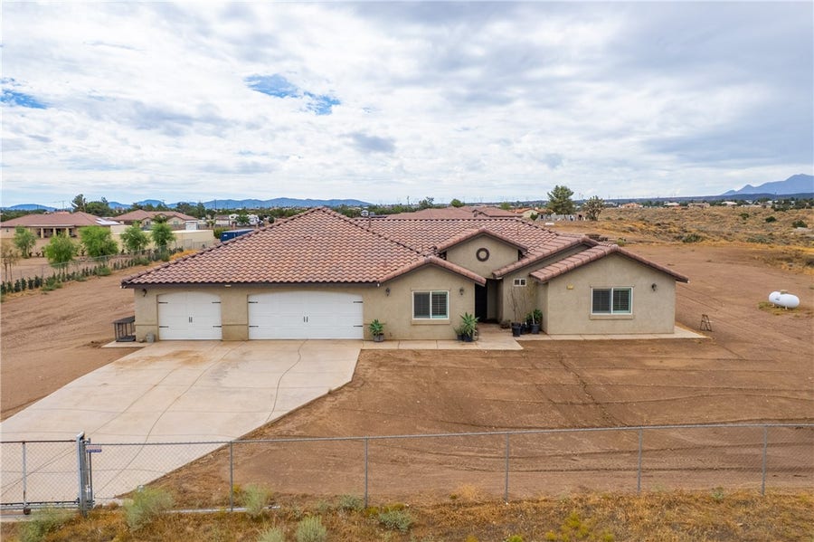 Property photo for 10215 Nielson, Oak Hills, CA