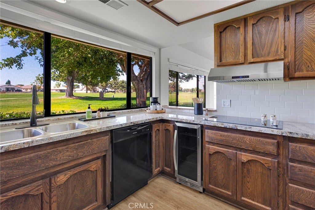 12572 Coronado Lane, Victorville, CA 92395 Kitchen