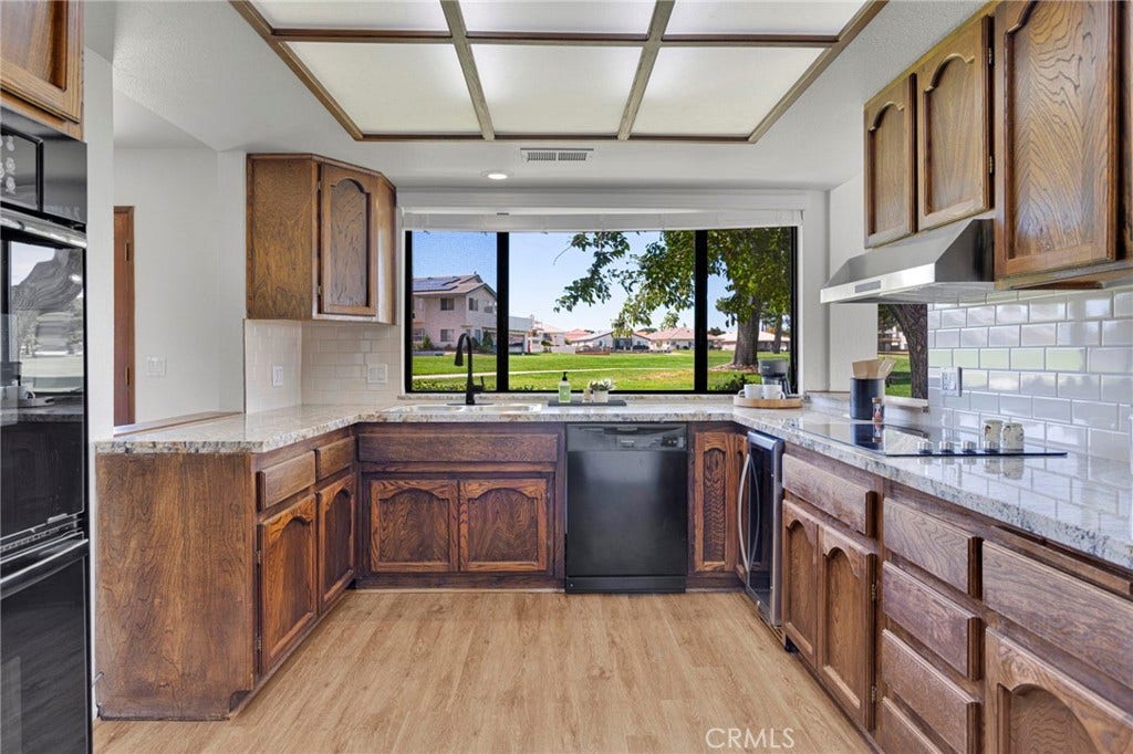12572 Coronado Lane, Victorville, CA 92395 Kitchen