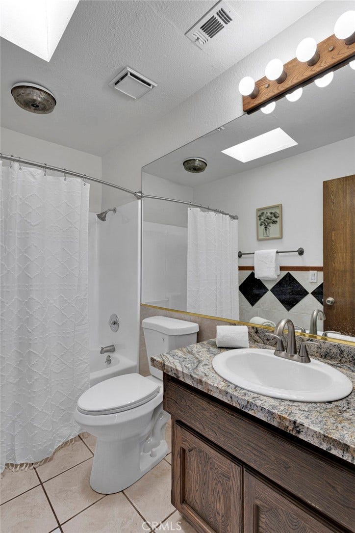 12572 Coronado Lane, Victorville, CA 92395 Bathroom #2