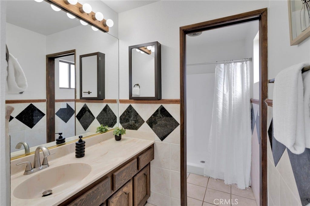 12572 Coronado Lane, Victorville, CA 92395 Primary Bathroom