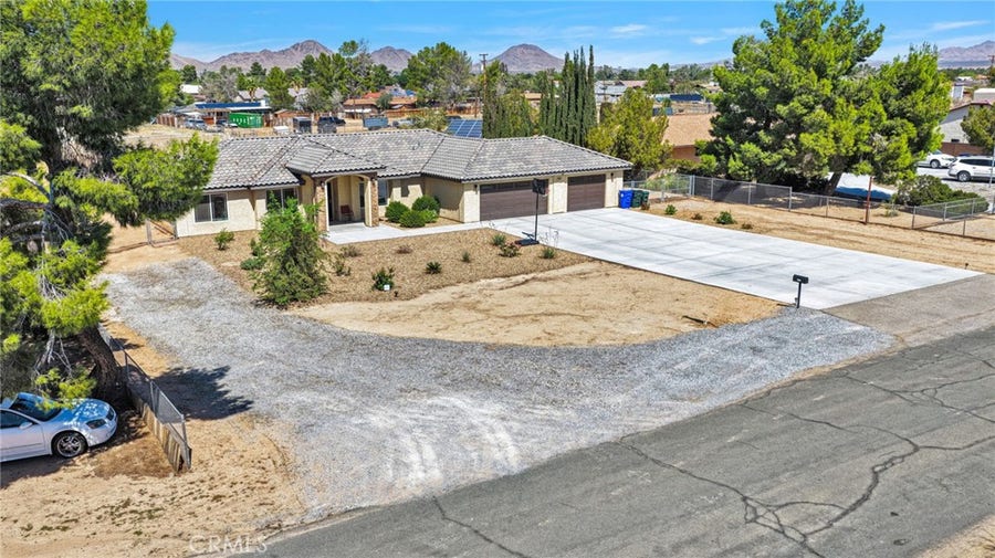 Property photo for 13922 Jicarilla Road, Apple Valley, CA