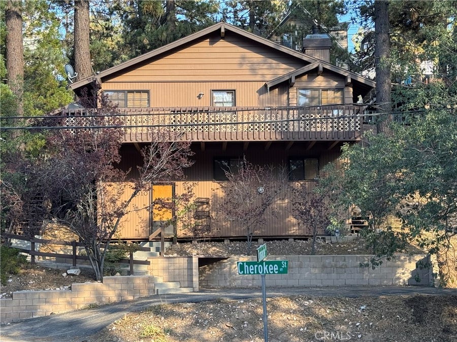 Property photo for 1010 Cherokee Street, Fawnskin, CA