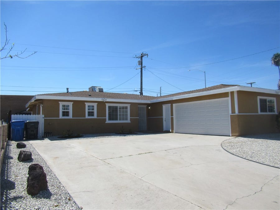 Property photo for 904 Las Amigas Drive, Barstow, CA