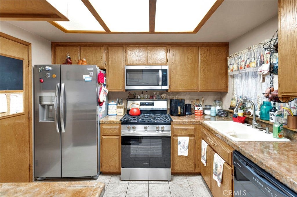 8090 Corona, Hesperia, CA 92345 8090 Corona, Hesperia, CA 92345