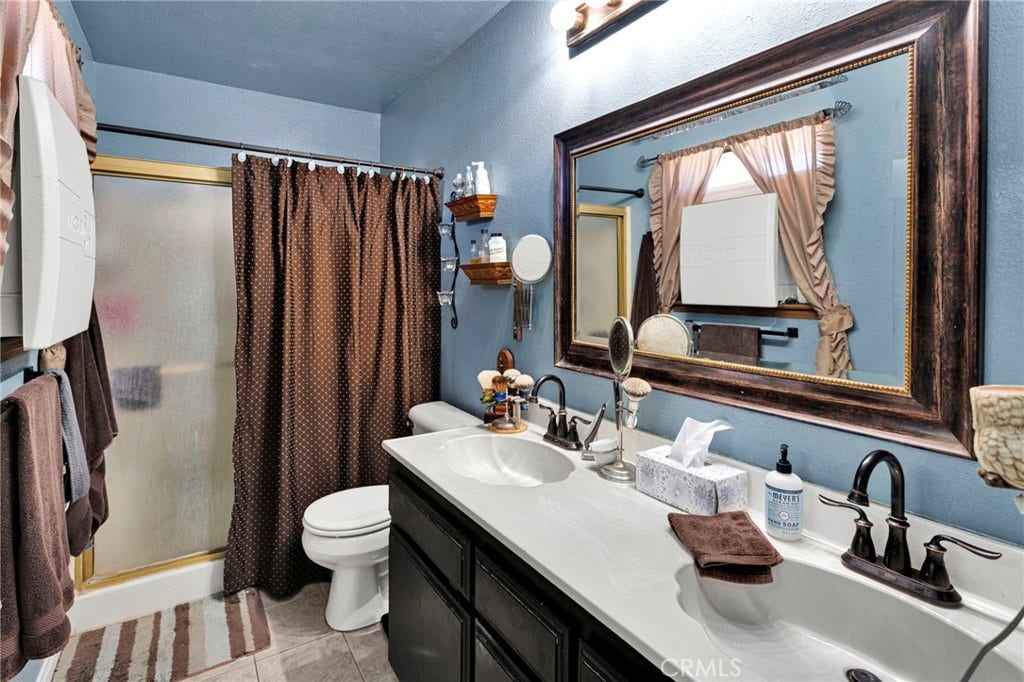 8090 Corona, Hesperia, CA 92345 8090 Corona, Hesperia, CA 92345