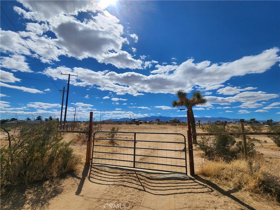 Property photo for 11972 Barbet Road, Phelan, CA