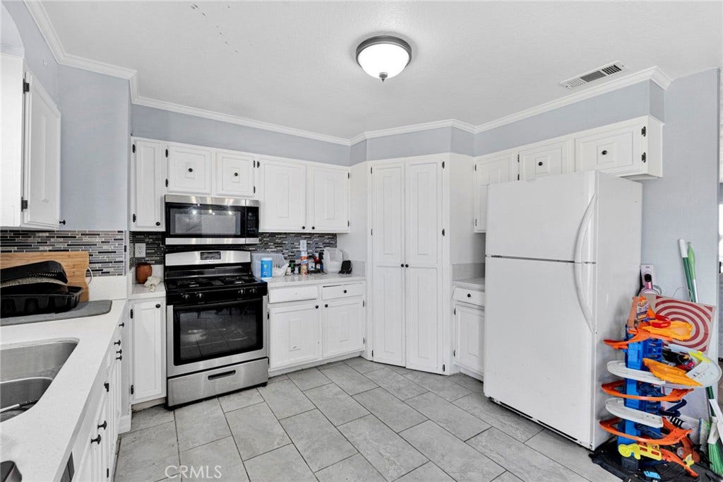 11425 Kiowa Road, Apple Valley, CA 92308 11425 Kiowa Road, Apple Valley, CA 92308