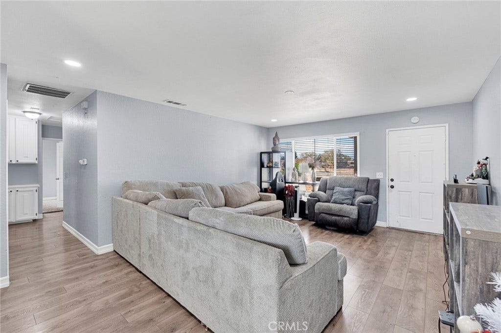 11425 Kiowa Road, Apple Valley, CA 92308 11425 Kiowa Road, Apple Valley, CA 92308