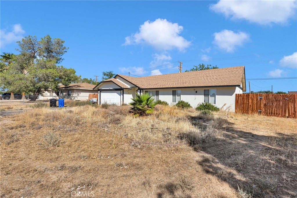 11425 Kiowa Road, Apple Valley, CA 92308 11425 Kiowa Road, Apple Valley, CA 92308