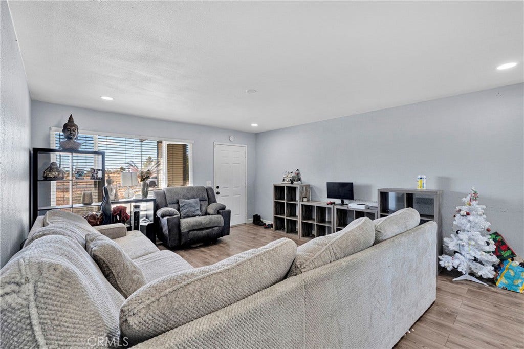 11425 Kiowa Road, Apple Valley, CA 92308 11425 Kiowa Road, Apple Valley, CA 92308