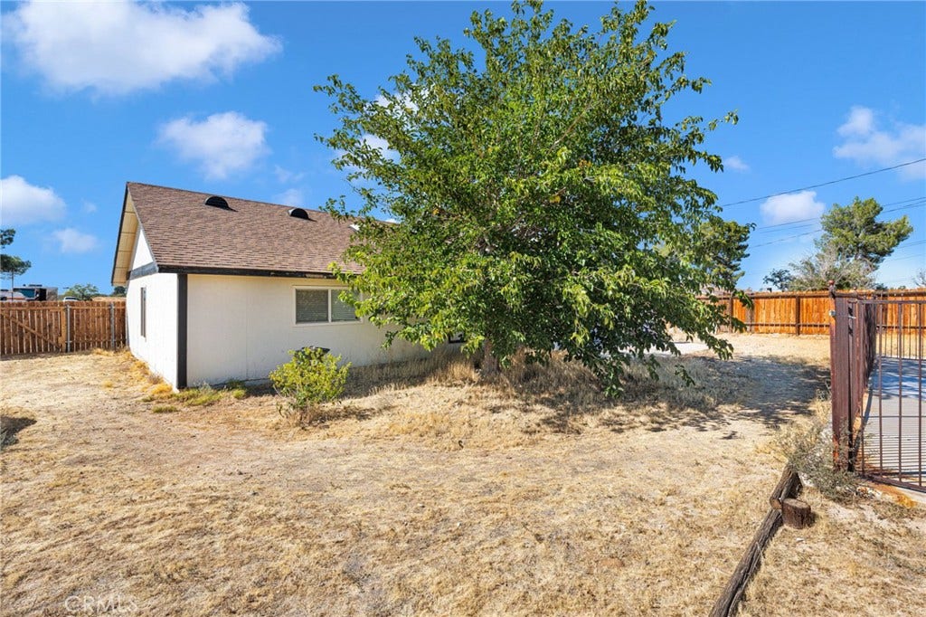 11425 Kiowa Road, Apple Valley, CA 92308 11425 Kiowa Road, Apple Valley, CA 92308