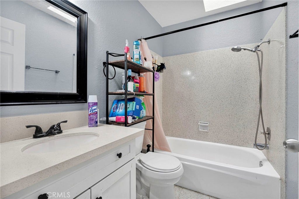 11425 Kiowa Road, Apple Valley, CA 92308 11425 Kiowa Road, Apple Valley, CA 92308