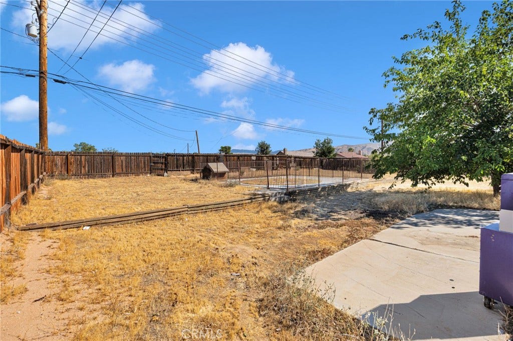 11425 Kiowa Road, Apple Valley, CA 92308 11425 Kiowa Road, Apple Valley, CA 92308