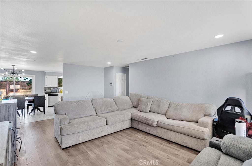 11425 Kiowa Road, Apple Valley, CA 92308 11425 Kiowa Road, Apple Valley, CA 92308