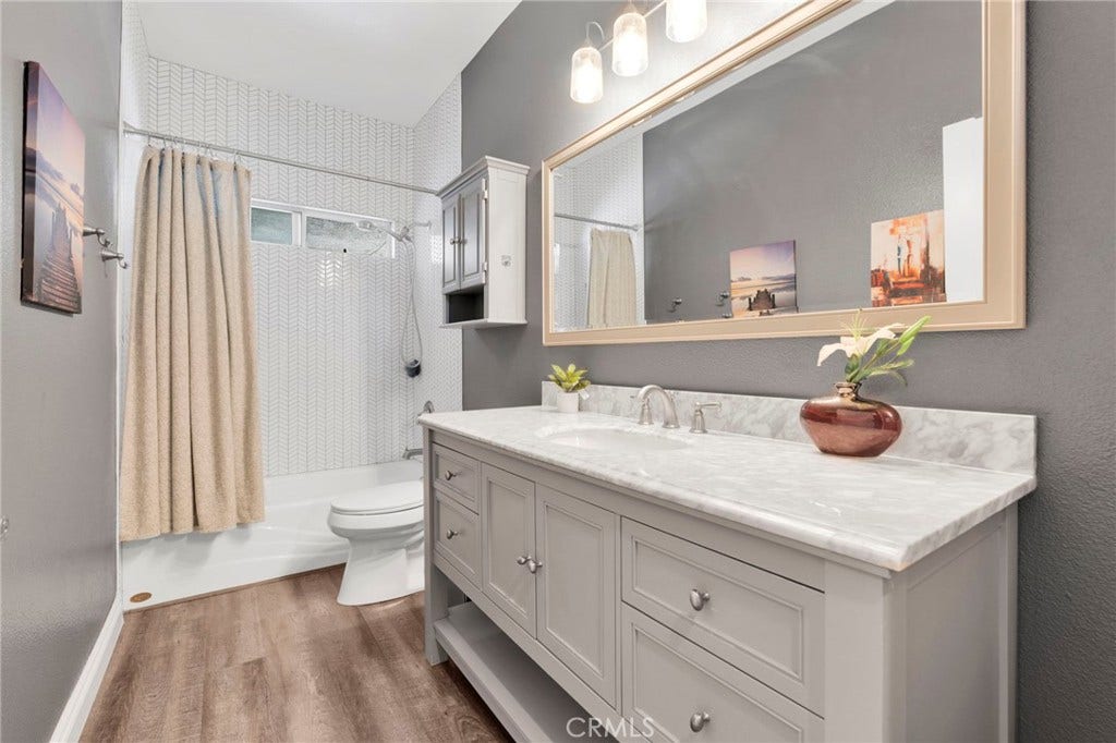 6980 Oak View Court, Oak Hills, CA 92344