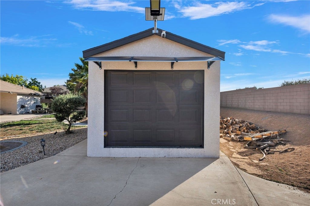 6980 Oak View Court, Oak Hills, CA 92344