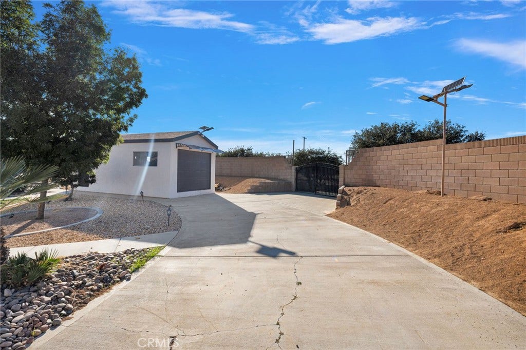 6980 Oak View Court, Oak Hills, CA 92344