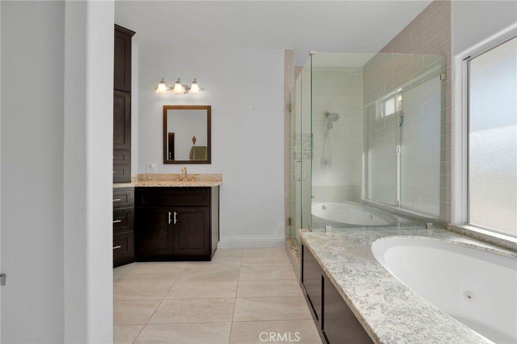 6980 Oak View Court, Oak Hills, CA 92344