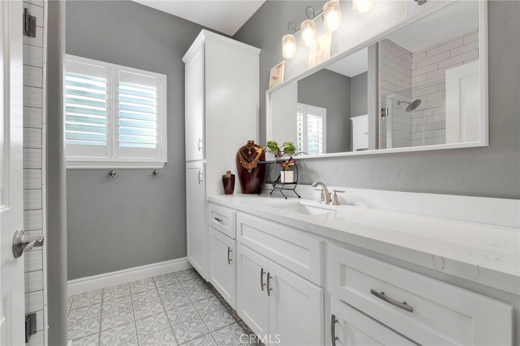 6980 Oak View Court, Oak Hills, CA 92344