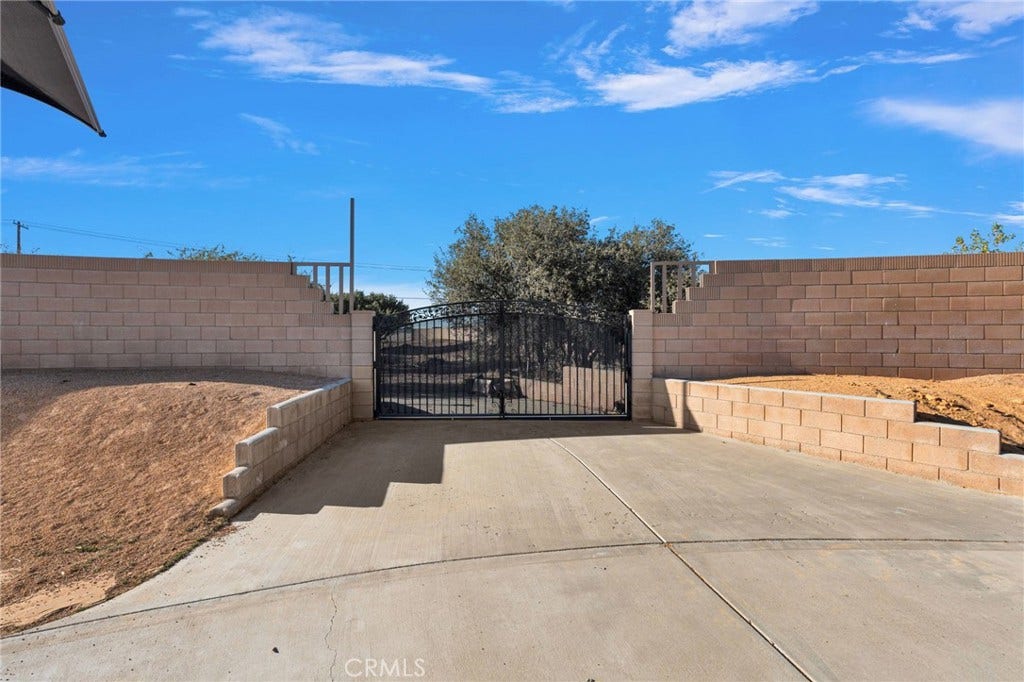 6980 Oak View Court, Oak Hills, CA 92344