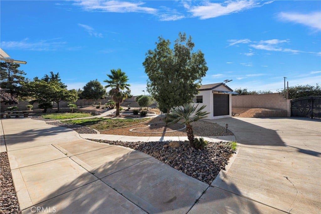 6980 Oak View Court, Oak Hills, CA 92344